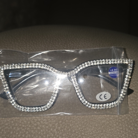Accessories - Elegant Crystal-Embellished Black Sunglasses